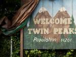 Cartel de la famosa poblaci&oacute;n ficticia de Twin Peaks, que da nombre a la serie de culto de los 90.
