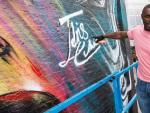 V&iacute;deo: Idris Elba ahora es grafitero