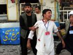 Imagen del atentado reivindicado por Estado Isl&aacute;mico en una manifestaci&oacute;n de la minor&iacute;a hazara en Kabul, Afganist&aacute;n.