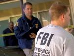 Agentes del FBI recogen evidencias en una imagen de archivo.