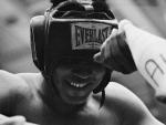Muhammad Ali sonr&iacute;e durante una sesi&oacute;n de entrenamiento