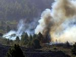 Las llamas del incendio forestal que desde el mi&eacute;rcoles afecta a La Palma afectan a una zona de Tachando.