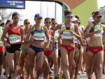 Las atletas espa&ntilde;olas Beatriz Pascual (c) y Raquel Gonzalez (d) participan en la competencia de marcha 20km femenino.