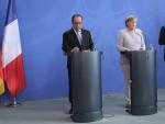 La canciller alemana, Angela Merkel (c), el presidente franc&eacute;s, Fran&ccedil;ois Hollande (izq), y el primer ministro italiano, Matteo Renzi, dan una rueda de prensa conjunta.