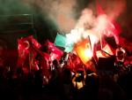 Manifestantes participan en una protesta contra el fallido golpe de estado en la Plaza Taskim en Estambul (Turqu&iacute;a)