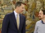 El rey Felipe VI recibe en el Palacio de la Zarzuela al l&iacute;der de Podemos, Pablo Iglesias.