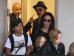 Brad Pitt, Angelina Jolie y sus hijos en junio de 2015.