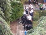Ultras del Legia de Varsovia agrediendo a agentes de la Polic&iacute;a Nacional.