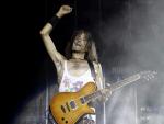El guitarrista y cantante de Extremoduro, Robe Iniesta, durante el concierto que el grupo ofreci&oacute; en Madrid el pasado 12 de septiembre.