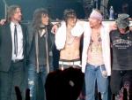 La banda Guns N'Roses, justo despu&eacute;s de su concierto en Caracas.