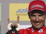 Purito Rodr&iacute;guez con el maillot rojo de la Vuelta.