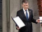 El presidente de Colombia, Juan Manuel Santos, recibi&oacute; el Nobel de la Paz en el ayuntamiento de Oslo.