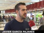 Javier Garc&iacute;a Pajares, estudiante Erasmus invidente y sordo, en un aeropuerto.