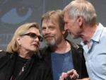 Carrie Fisher, Mark Hamill y Harrison Ford, en julio de 2015 en una rueda de prensa con ocasi&oacute;n del estreno de El despertar de la fuerza.