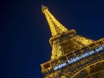 La emblem&aacute;tica Torre Eiffel, iluminada.