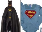 El traje de Batman que us&oacute; Michael Keaton y el body azul de Christopher Reeve en 'Superman'.