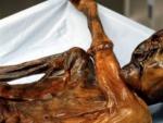 &Ouml;tzi, el 'hombre de los hielos', una momia de 5.300 a&ntilde;os de antig&uuml;edad hallada en los Alpes en 1991.