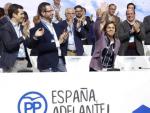 Mar&iacute;a Dolores de Cospedal es ovacionada por los suyos al ser confirmada por Rajoy de nuevo como secretaria general del PP.