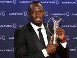 El atleta jamaicano Usain Bolt recibe el premio Deportista del A&ntilde;o, durante los Laureus en M&oacute;naco.