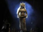 Beyonce, impresionante y embarazad&iacute;sima act&uacute;a en el escenario de los Grammy 2017 como una reina de la fertilidad.
