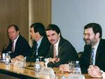 Fotograf&iacute;a del expresidente del Gobierno Jos&eacute; Mar&iacute;a Aznar (c), con Rodrigo Rato, Francisco &Aacute;lvarez-Cascos, Mariano Rajoy y Jaime Mayor (i a d) en 1996.