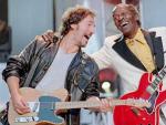 Bruce Springsteen y Chuck Berry, en una actuaci&oacute;n.