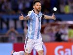 Leo Messi celebra el tanto que marc&oacute; ante Chile.