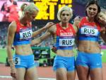 Las atletas rusas Gushchina,Tatyana Firova Natalya Antyukh, y Antonina Krivoshapka celebran el oro en el 4x400 de los Juegos de Londres.
