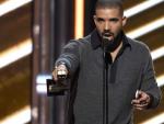 Drake recoge el premio Billboard 200 por su &aacute;lbum 'Views'.