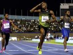 Usain Bolt se lleva la victoria en su &uacute;ltima carrera en Jamaica.