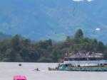 Un barco tur&iacute;stico se hunde con 150 turistas en Colombia.