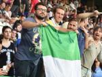 Aficionados de Italia, animando a la sub-21.
