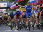 El ciclista alem&aacute;n Marcel Kittel, entrando a la meta en la segunda etapa del Tour 2017.