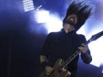 Dave Grohl, integrante del grupo estadounidense Foo Fighters, durante su actuaci&oacute;n esta noche en el Mad Cool Festival de Madrid.