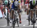 Imagen del ajustado sprint final de la s&eacute;ptima jornada del Tour de Francia 2017.