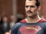 'Justice League': &iquest;Por qu&eacute; es tan dif&iacute;cil quitarle el bigote a Henry Cavill?