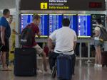 Colas para acceder al control de seguridad del Aeropuerto de Barcelona-El Prat durante los paros de los trabajadores de Eulen.