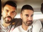 Los hermanos Gasol dejan a Juan Carlos Navarro 'atrapado' en un taxi en Ruman&iacute;a.