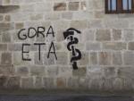Pintada a favor de ETA realizada en la pared de una vivienda.
