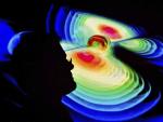 Un cient&iacute;fico observa una representaci&oacute;n de las ondas gravitacionales durante una rueda de prensa del Instituto de Max Planck de la F&iacute;sica Gravitacional en la universidad Leibniz de Hannover, Alemania.
