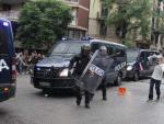 Carga policial en los alrededores del colegio Ram&oacute;n Llull de Barcelona durante la consulta ilegal del 1-O.