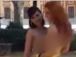 Dos mujeres desnudas ruedan escenas er&oacute;ticas en Sevilla y en Granada.