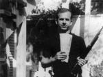 Fotograf&iacute;a fechada entre el 1 enero 1960 y el 12 de diciembre de 1963 cedida por FBI que muestra a Lee Harvey Oswald,