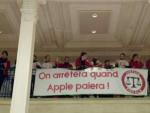 Decenas de militantes del movimiento antiglobalizaci&oacute;n ATTAC ocuparon este s&aacute;bado una tienda de Apple en Par&iacute;s para denunciar la evasi&oacute;n fiscal de la firma estadounidense.