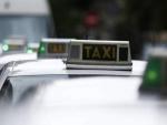 Taxistas circulando por Madrid.