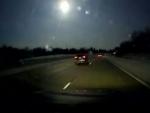 Momento en el que el meteorito surca el cielo antes de impactar cerca de Detroit (EE UU).