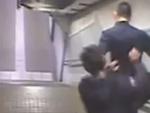 Imagen que muestra una brutal agresi&oacute;n en el Metro de Barcelona.
