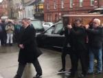 El f&eacute;retro con el cuerpo de la cantante Dolores O'Riordan, a su llegada a la iglesia de san Jos&eacute; en Limerick.
