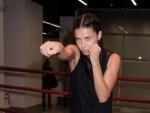 La modelo Adriana Lima reconoce que el boxeo es uno de los m&eacute;todos de entrenamiento que utiliza para estar en forma.