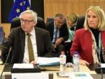 Clara Mart&iacute;nez, junto al presidente de la Comisi&oacute;n Europea Jean Claude Juncker.